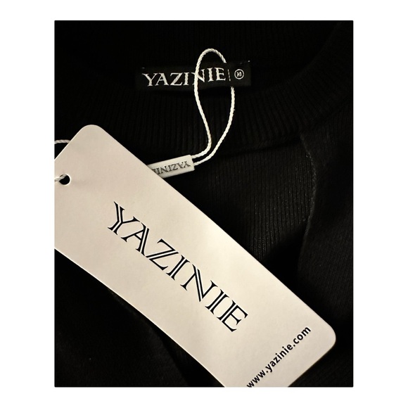 NWT Black Cropped Ribbed Long Sleeve Sweater Front Cut Out Women’s Size M - Picture 3 of 4